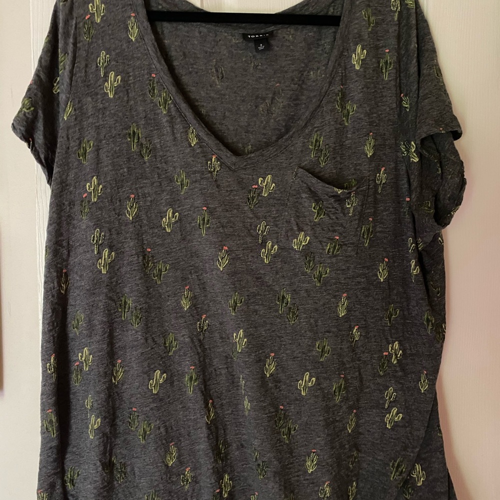 Torrid 3x vneck tee with cactus